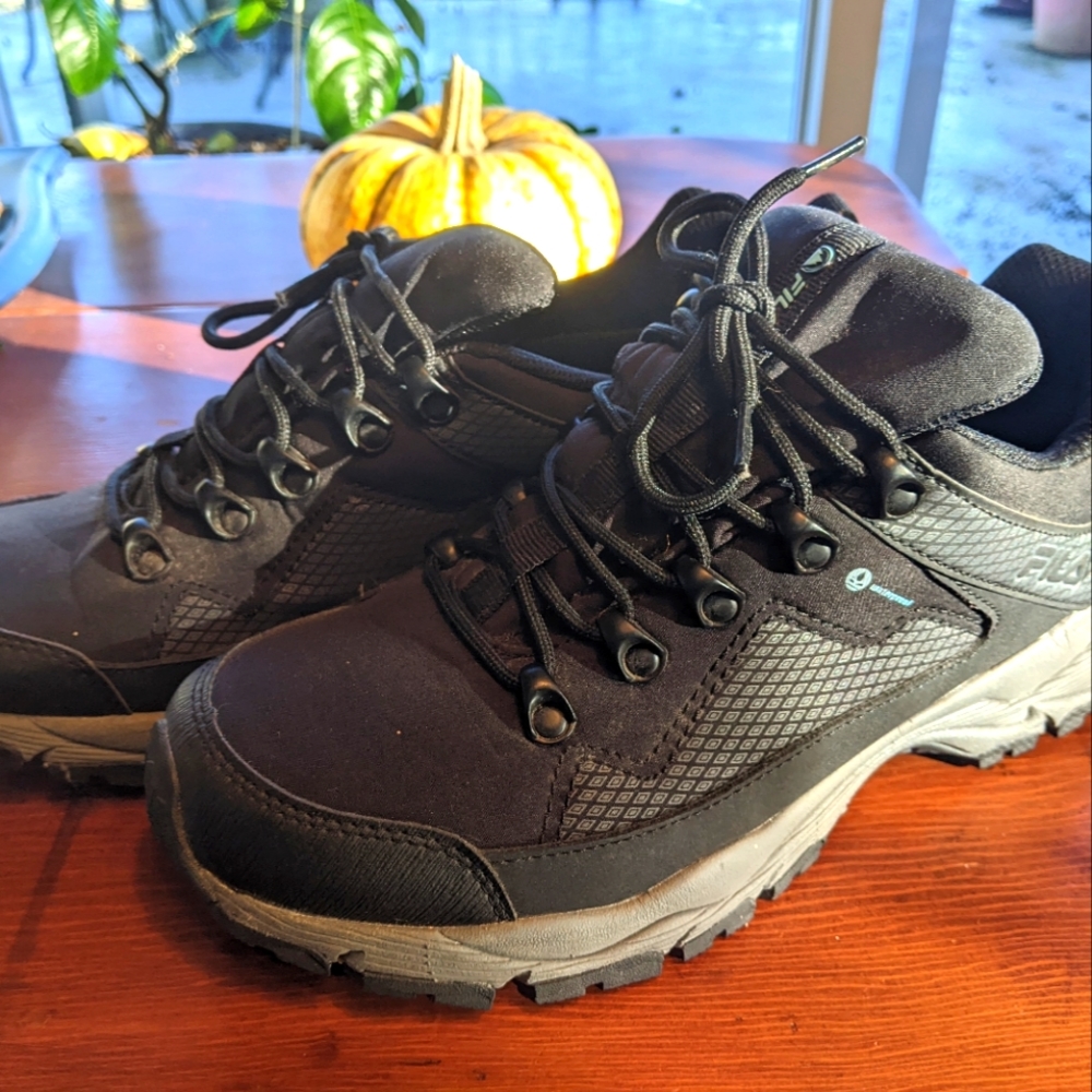 Fila Waterproof sz9 Runners